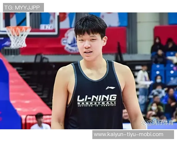 戈贝尔展现年轻内线实力杨瀚森强调抢篮板的强烈意愿是成功关键